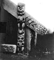 Maori art - artifacts and carvings of the Maori of New Zealand